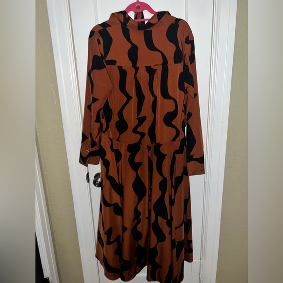 Entro Brown+Black Maxi Long-Sleeve Dress. Size medium. NWT, bought from Sage - Picture 5 of 5